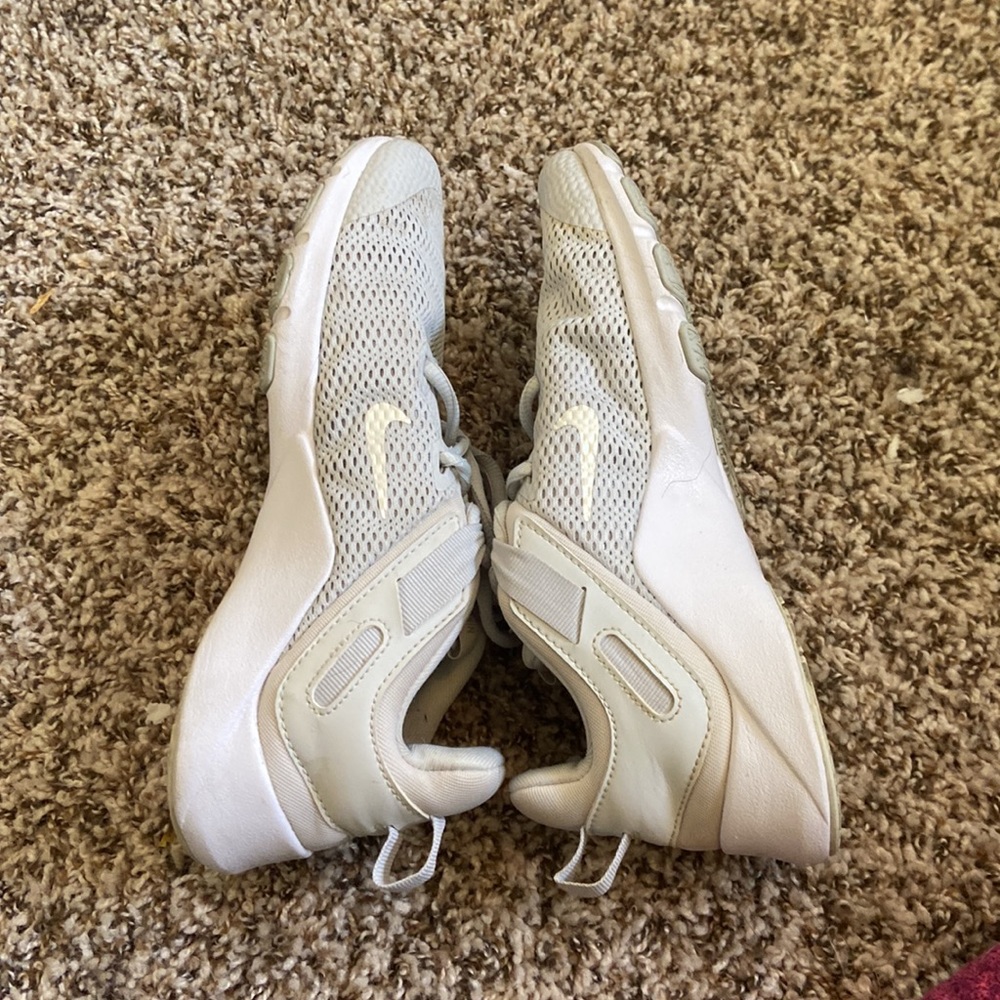 Nike Legend Essential Training Shoe - Picture 3 of 4